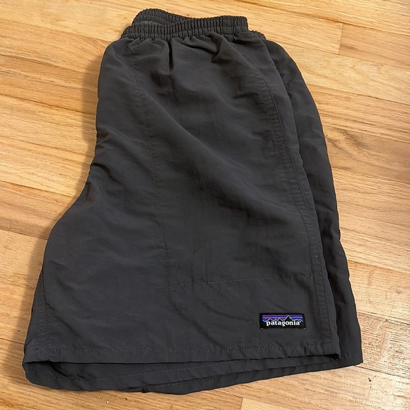 Patagonia men’s dark gray swim trunks size medium - Picture 2 of 7